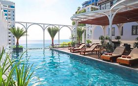 Golden Lotus Luxury Hotel Danang - Complimentary Daily Afternoon Tea